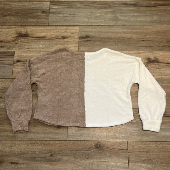 Women's Hollister Henley Sweater SZ Medium Color Block Tan White Soft Fuzzy - Picture 10 of 11